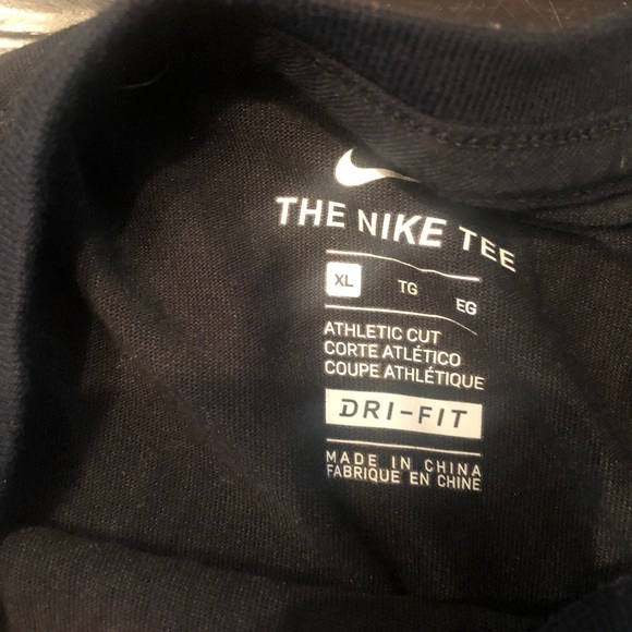 Kevin Durant black and gray textured Nike XL t-shirt - Picture 2 of 3